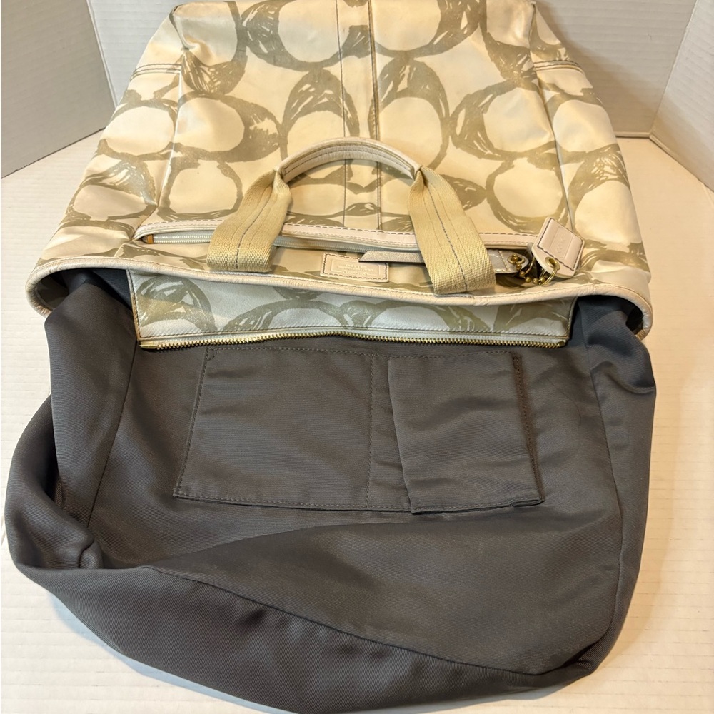 Coach Beige and Olive Tote Bag beautiful bag, come with dust bag - Picture 9 of 13